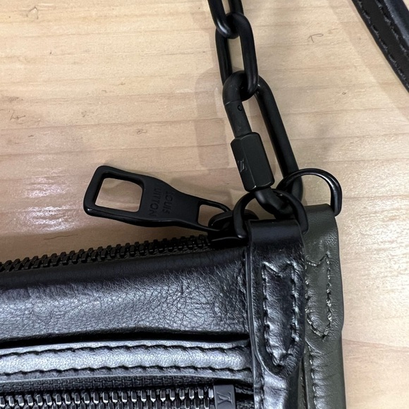 Pre-owned 2019 Monogram Shadow Double Flat Messenger Bag - Picture 14 of 16